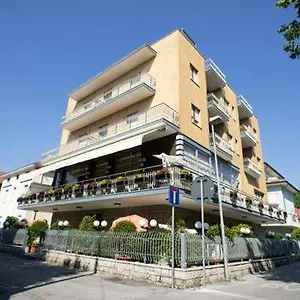 https://hotel-luca-rimini.riccione-hotels.org